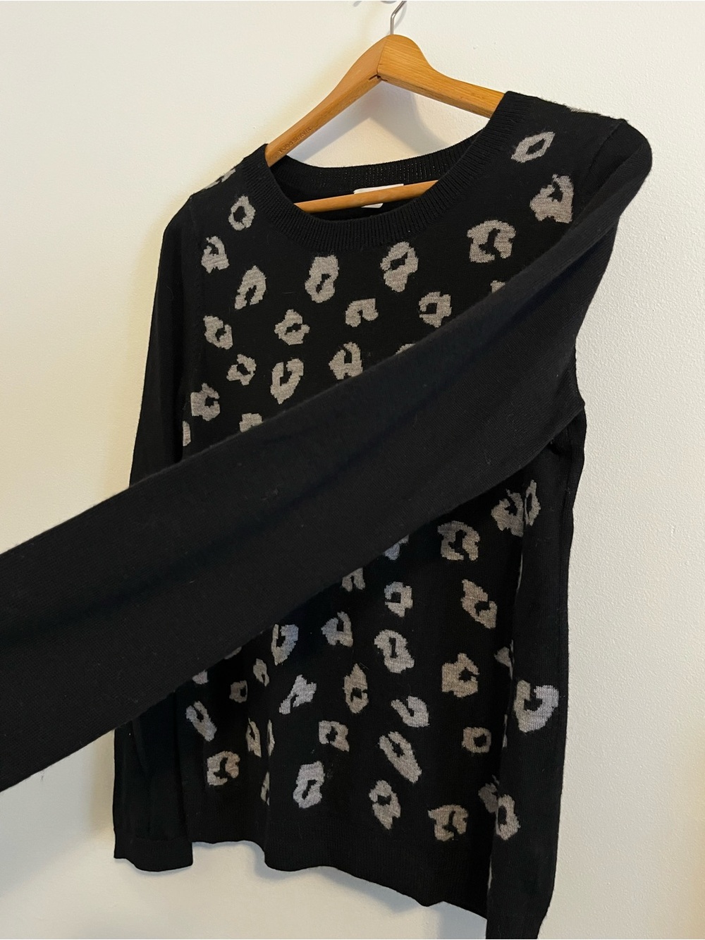 Garnet Hill 100% Wool Knit Leopard Crewneck Sweater Black Gray Womens Medium EUC - Picture 5 of 8